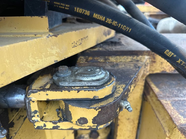 caterpillar-cp-563c-image-16