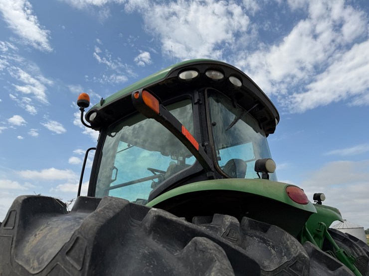 2012-john-deere-8235r-image-27