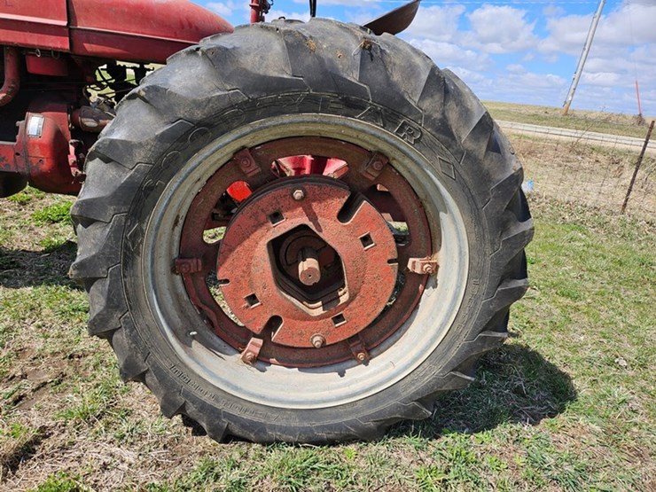 #525-•-farmall-super-m-tractor-image-31