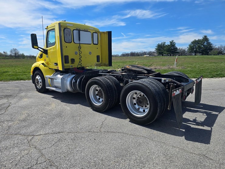 2017-peterbilt-579-image-9