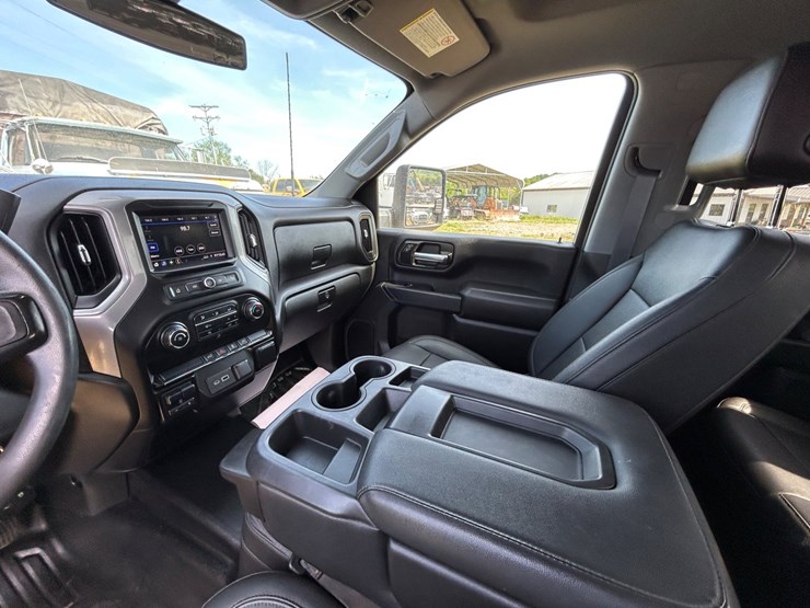 2021-chevrolet-2500-image-11