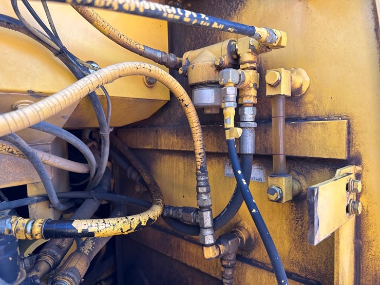 new-holland-eh160-image-38