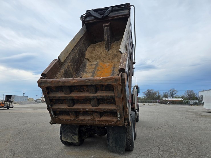 2003-mack-rd688s-image-33