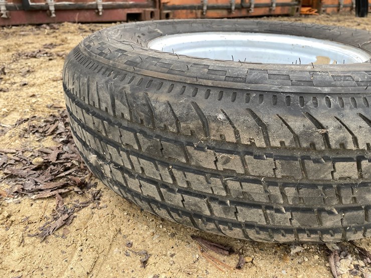 #7545-•-advantage-brand-trailer-tire-on-rim-image-10