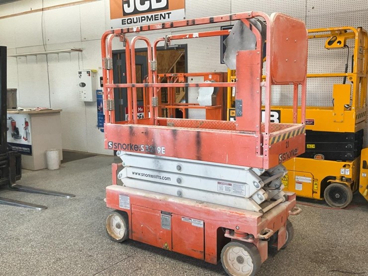 #426-•-2020-snorkel-19'-scissor-lift-image-2