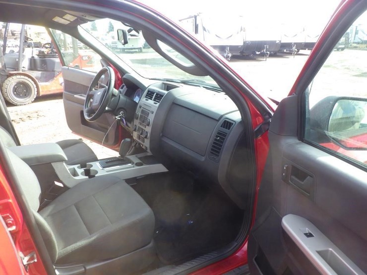 2011-ford-escape-image-6