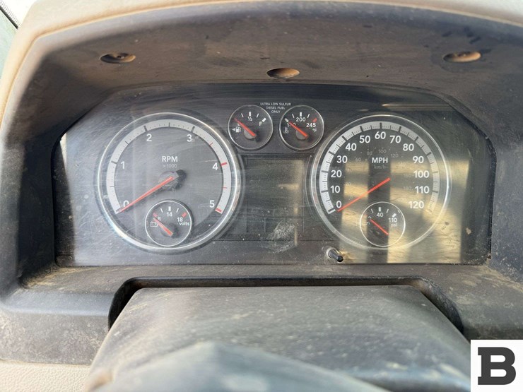 2011-dodge-ram-2500-image-25