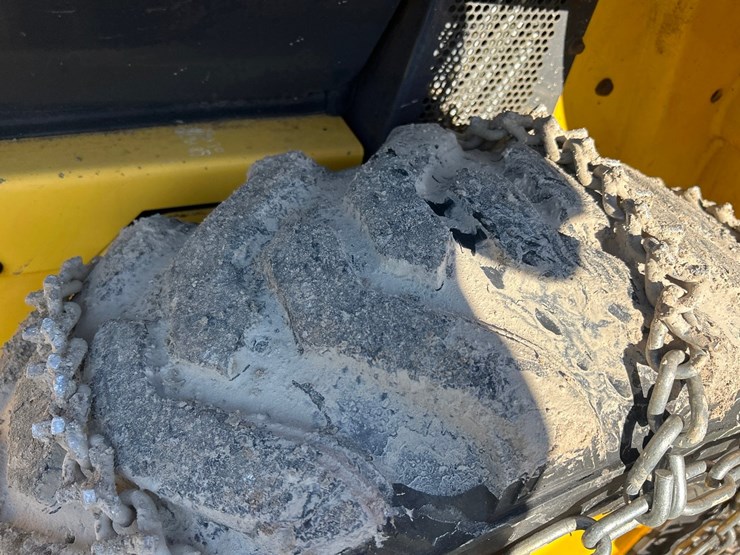 new-holland-l216-image-61