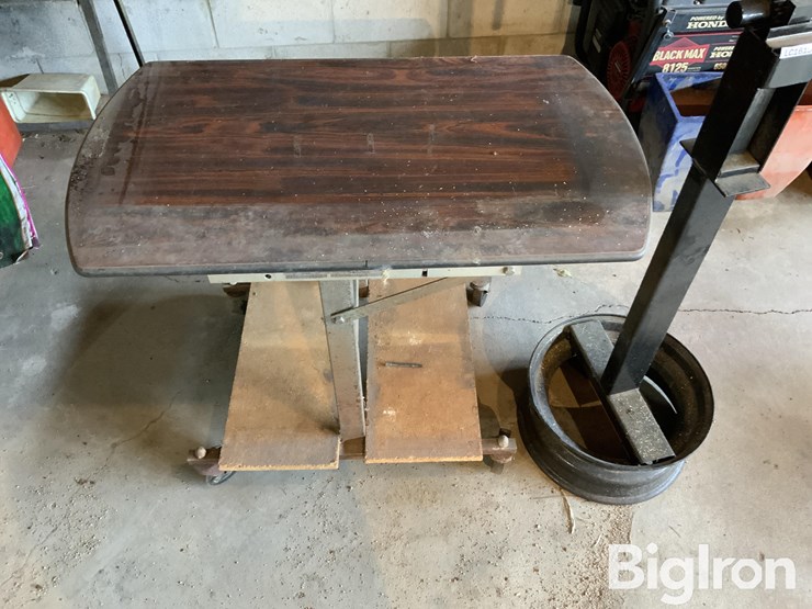 can-crusher-&-table-image-2