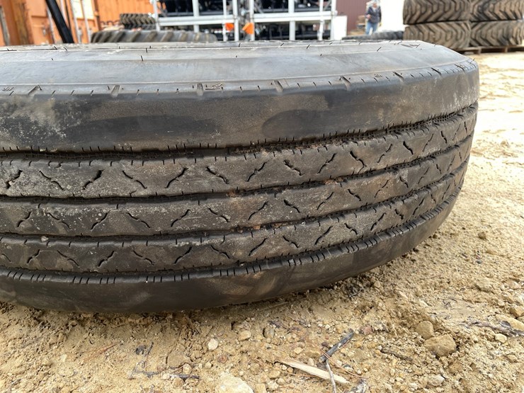 #7546-•-marathon-rss-brand-semi-tire-on-rim-image-10