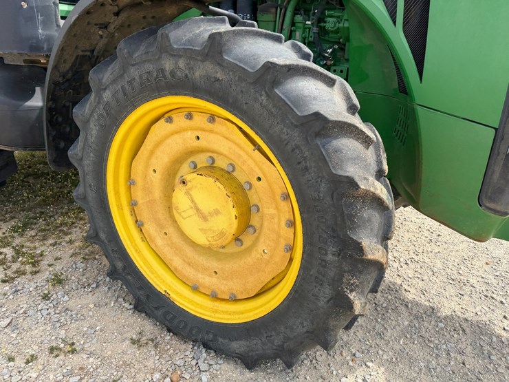 2012-john-deere-8235r-image-9