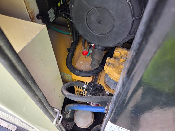 2011-caterpillar-xq20-image-21