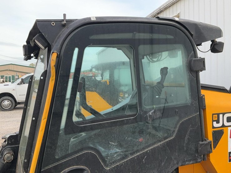 2022-jcb-215t-image-43