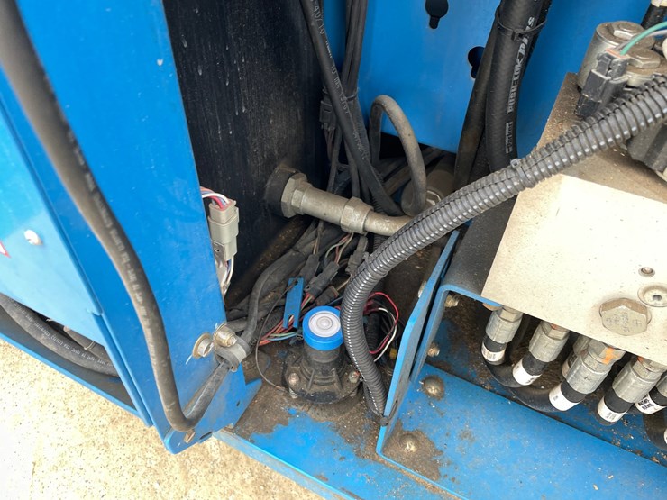 #7514-•-(s-2)-2012-genie-3369-rough-terrain-scissor-lift-image-31