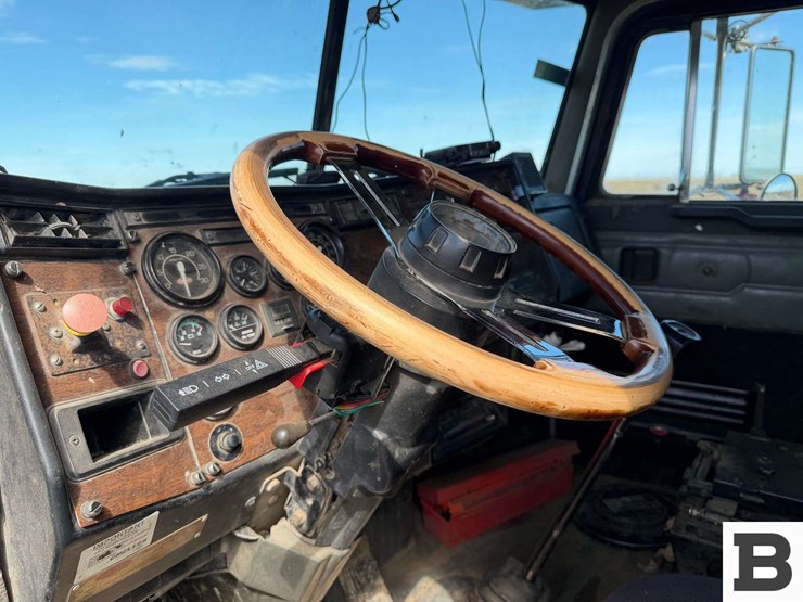 1990-peterbilt-377-image-41