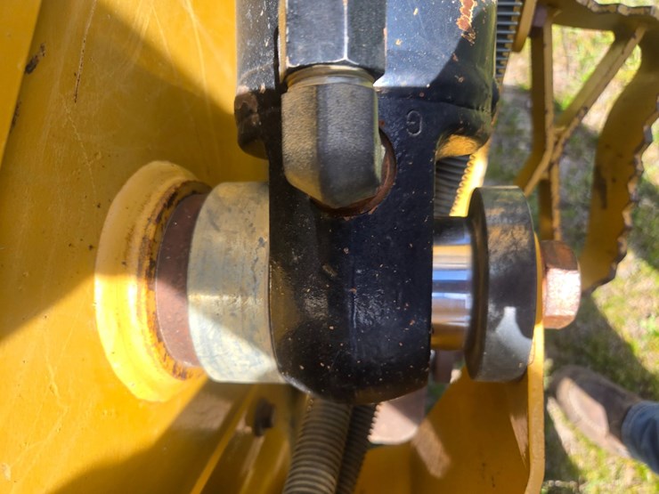 2014-caterpillar-953d-image-103