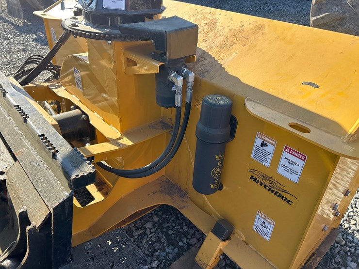 new-holland-l216-image-19