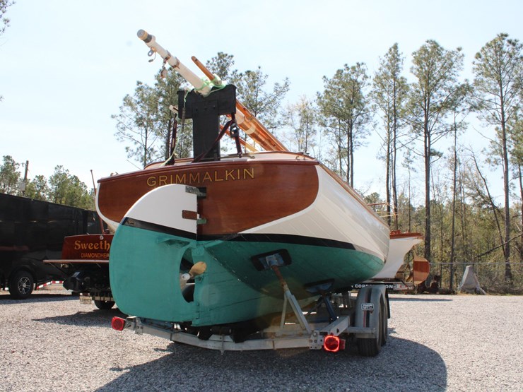 #9545-•-grimmalkin-–-18'-fenwick-williams-classic-wooden-catboat-w/-trailer-image-44