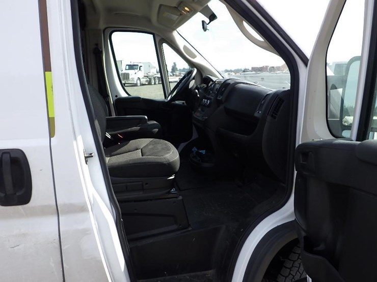 2018-dodge-3500-image-12