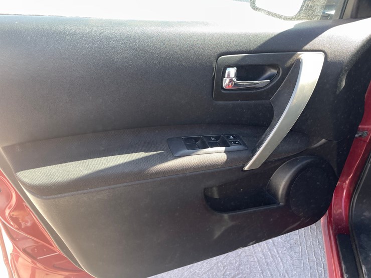 2015-nissan-rogue-image-38