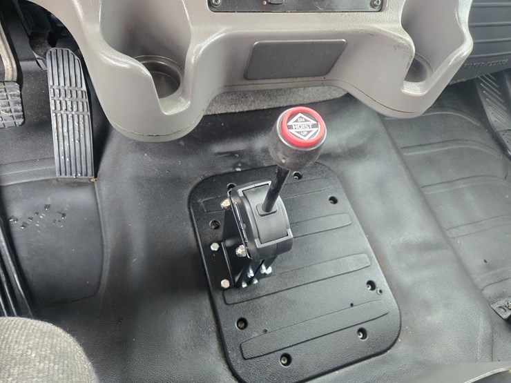 2012-freightliner-m2-106-image-77