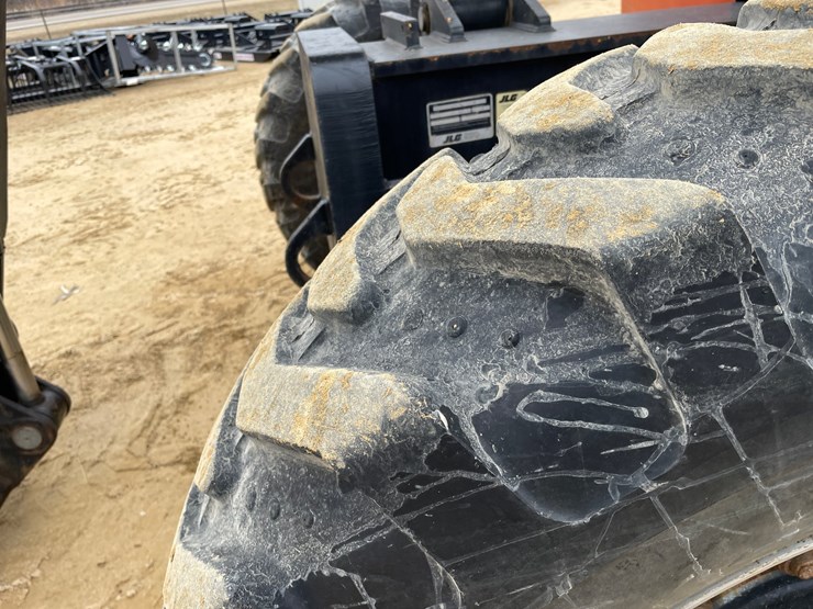 2013-jlg-g6-42a-image-71