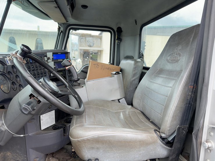 2010-mack-granite-gu713-image-32