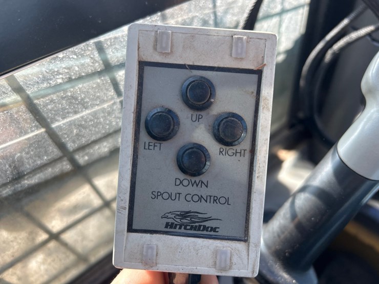 new-holland-l216-image-57