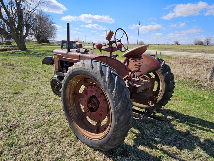 #526-•-farmall-h-tractor-image-3