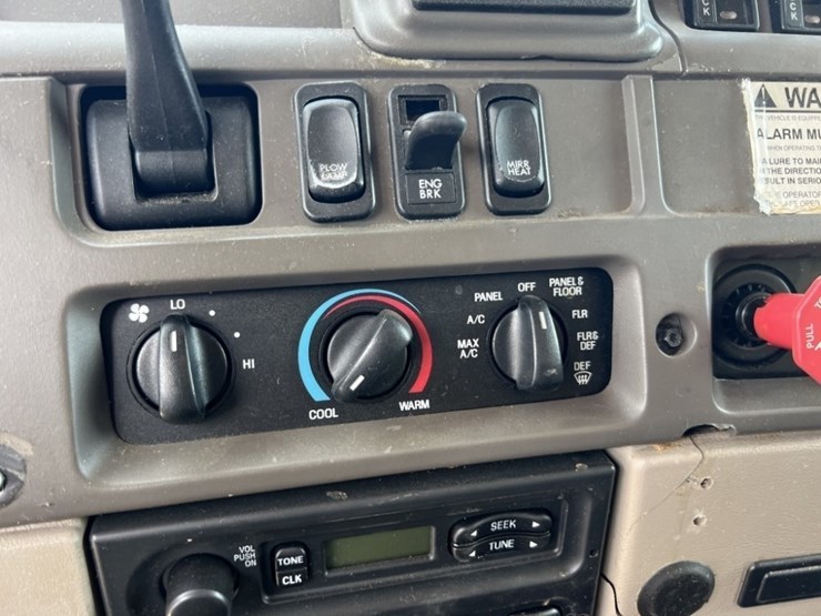 2007-sterling-l9500-image-43