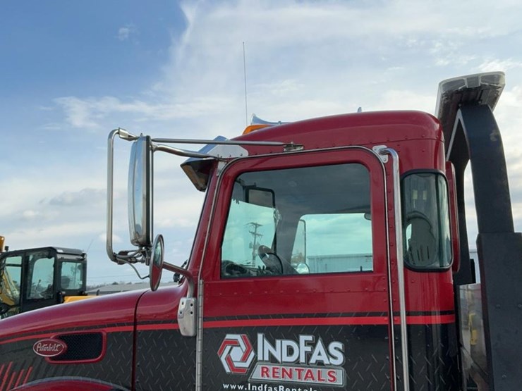 2021-peterbilt-337-image-33