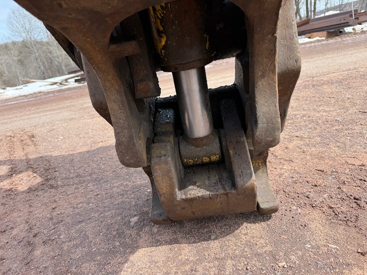 caterpillar-330d-image-16