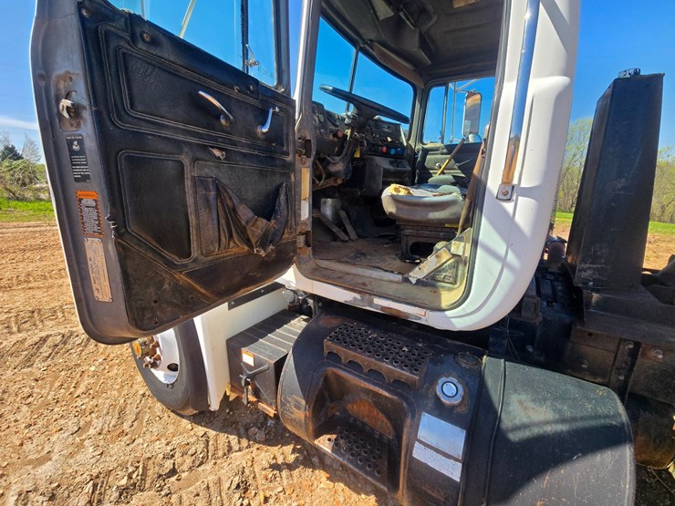 1994-mack-rd690s-image-64