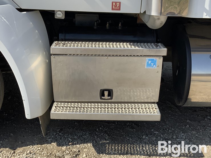 2016-peterbilt-579-image-17