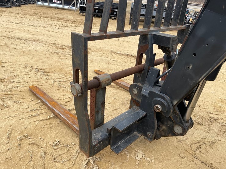 2013-jlg-g6-42a-image-24