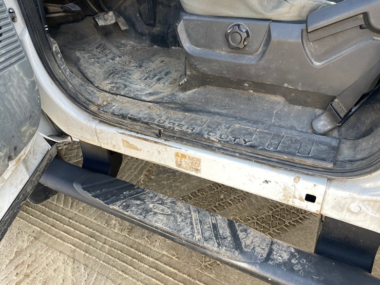 2011-ford-f550-image-44