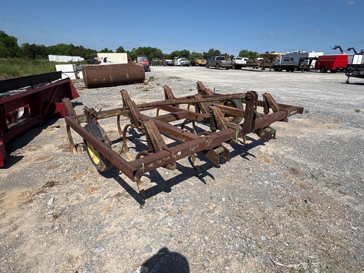 john-deere-10-image-1