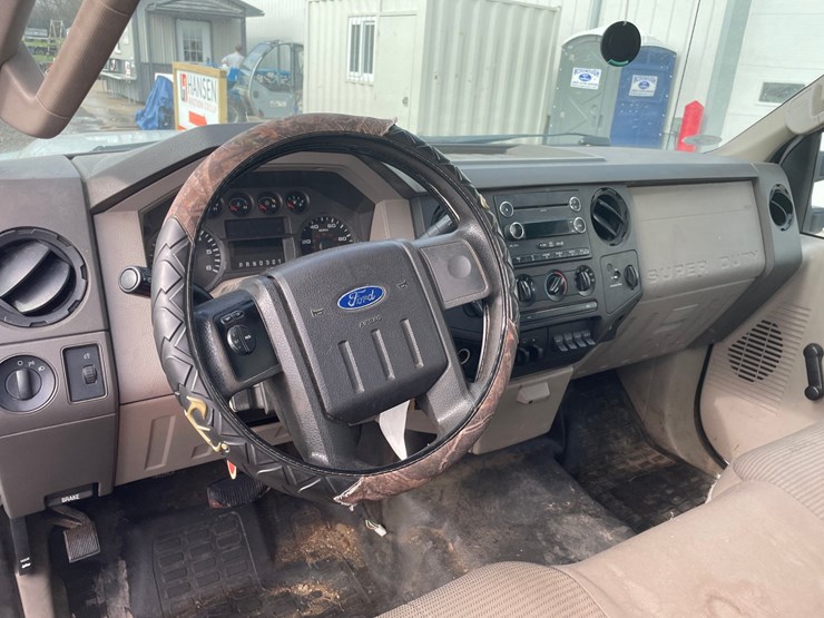 2010-ford-f250-xl-image-29