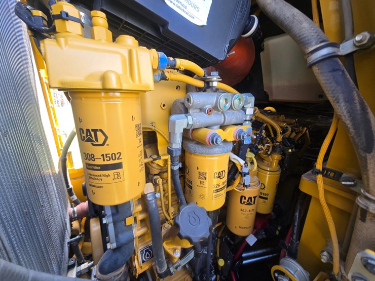 2014-caterpillar-953d-image-40