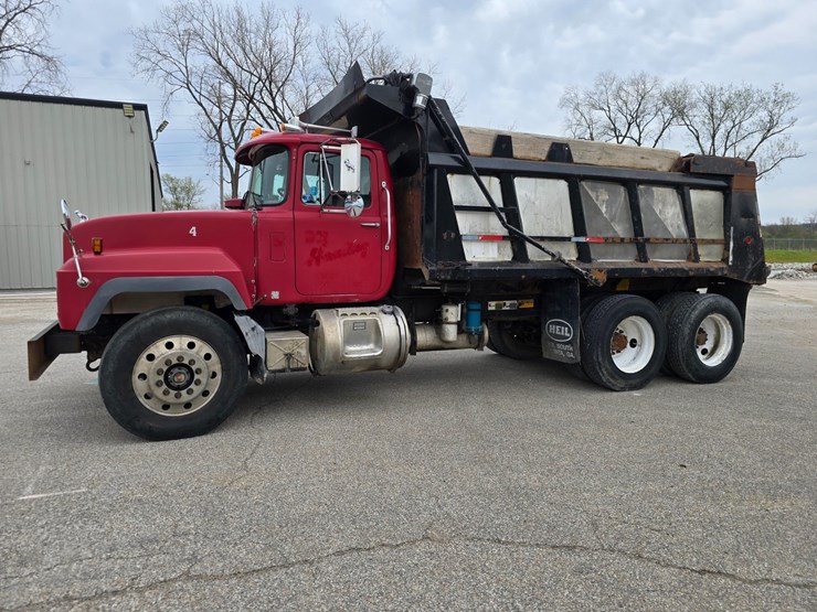 2003-mack-rd688s-image-5