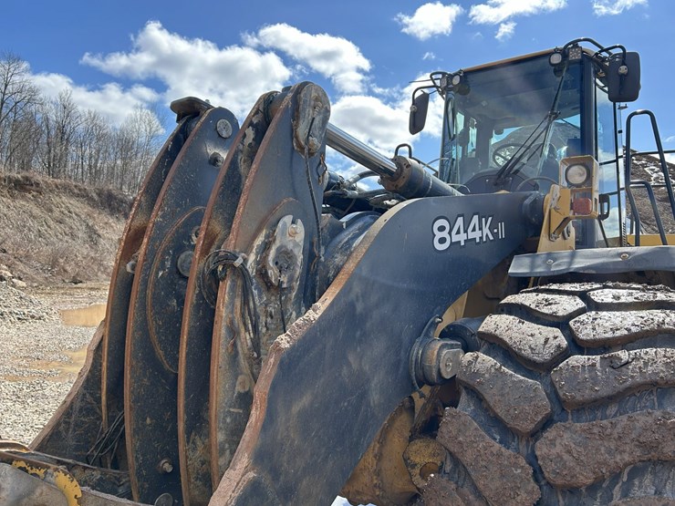 2012-deere-844k-image-18