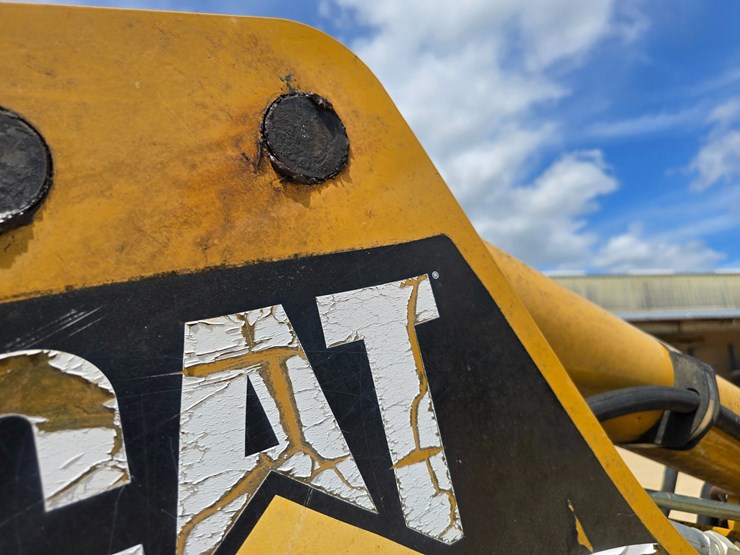 2005-caterpillar-420d-image-49