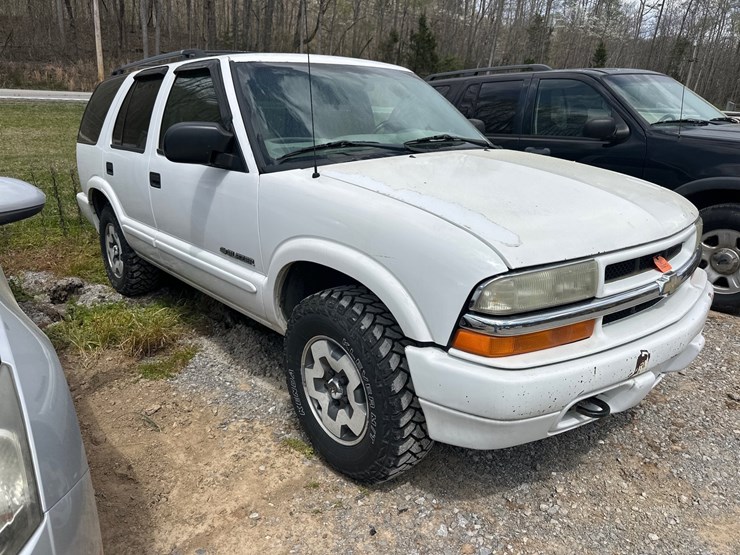 2004-chevrolet-blazer-image-2