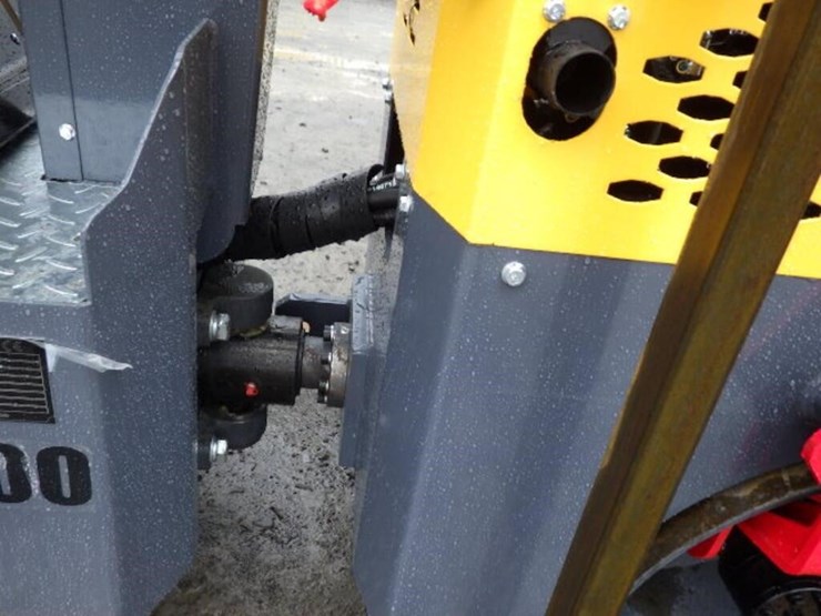 2026-sdlool-1000-vibratory-smooth-drum-roller-image-7