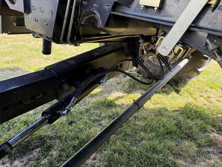 2014-case-ih-8230-image-22