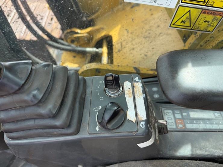 caterpillar-330d-image-102