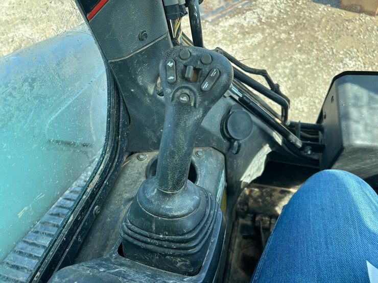 2020-bobcat-t76-image-24