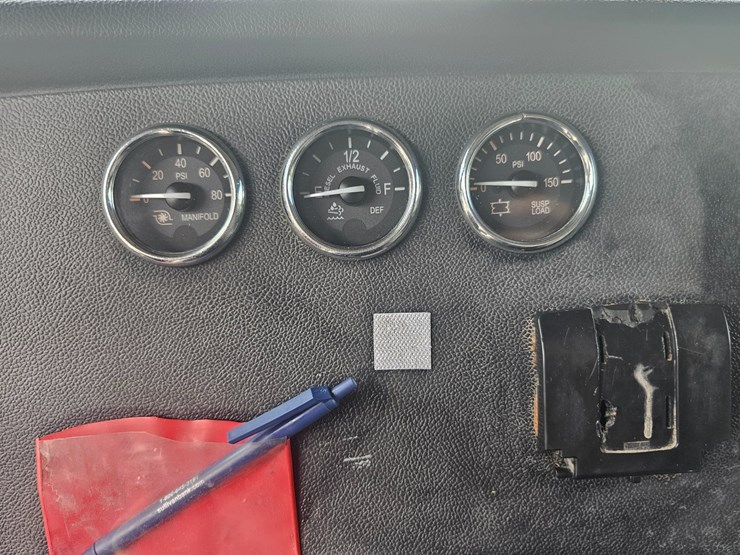 2012-peterbilt-384-image-81