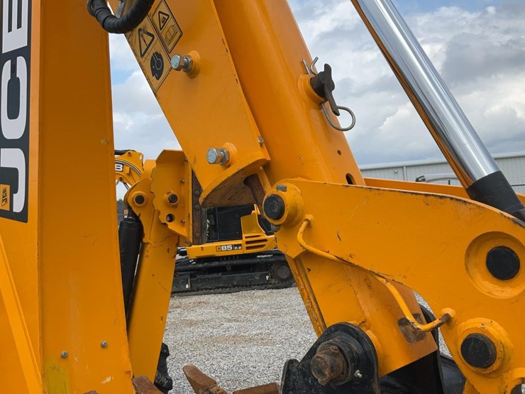 2023-jcb-3cx-image-34