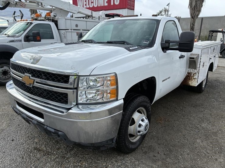 2013-chevrolet-silverado-3500-image-1